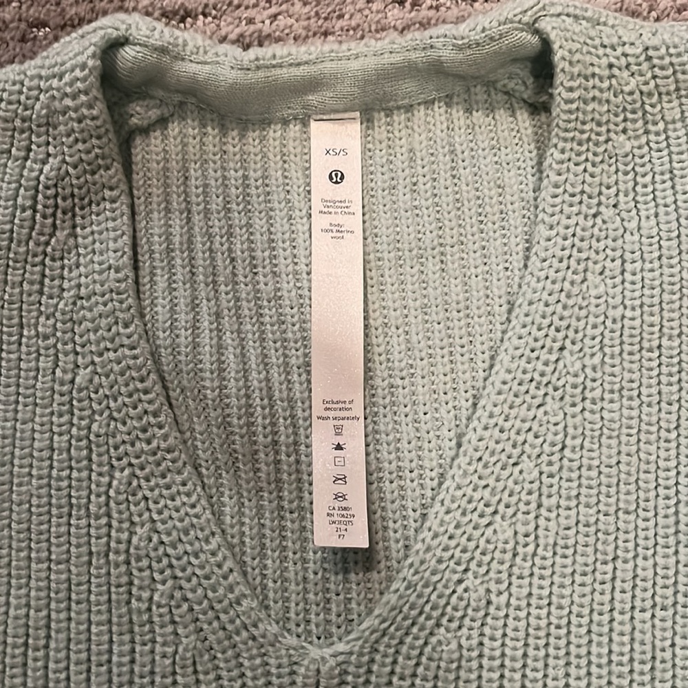 Lululemon Merino wool v-neck sweater - Picture 5 of 5